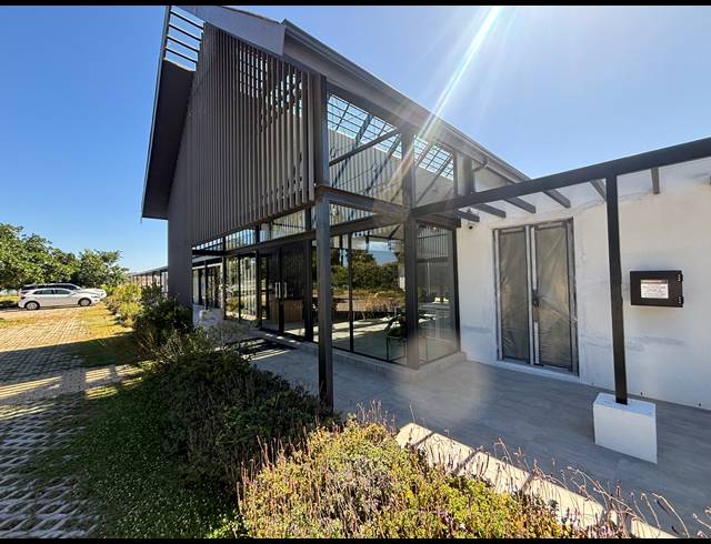 93M² BUSINESS TO LET IN PAARDEVLEI